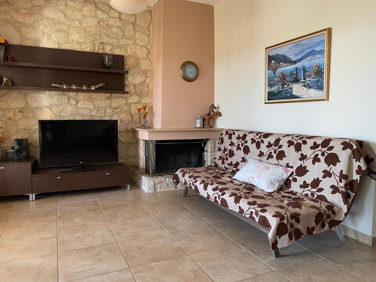 Villa Jordan'S Stone House à Siviri Extérieur photo