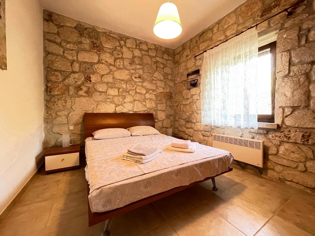 Villa Jordan'S Stone House à Siviri Extérieur photo