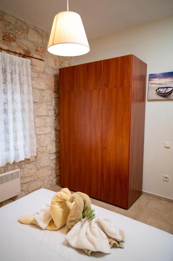 Villa Jordan'S Stone House à Siviri Extérieur photo