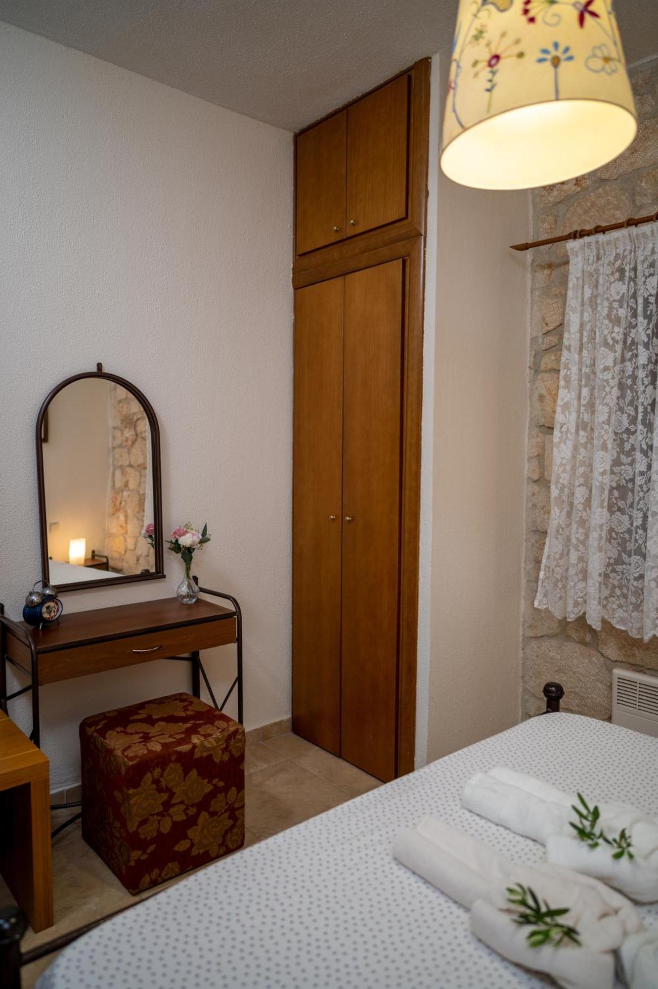 Villa Jordan'S Stone House à Siviri Extérieur photo