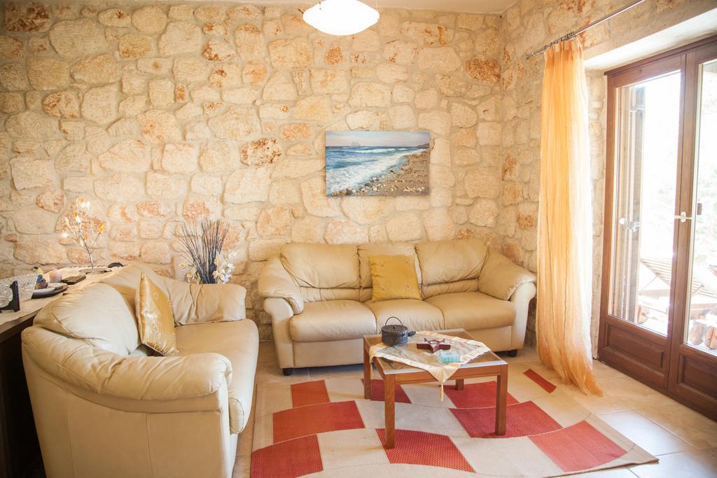 Villa Jordan'S Stone House à Siviri Extérieur photo