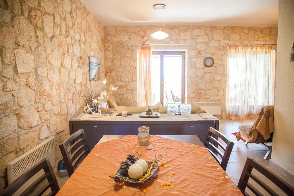 Villa Jordan'S Stone House à Siviri Extérieur photo