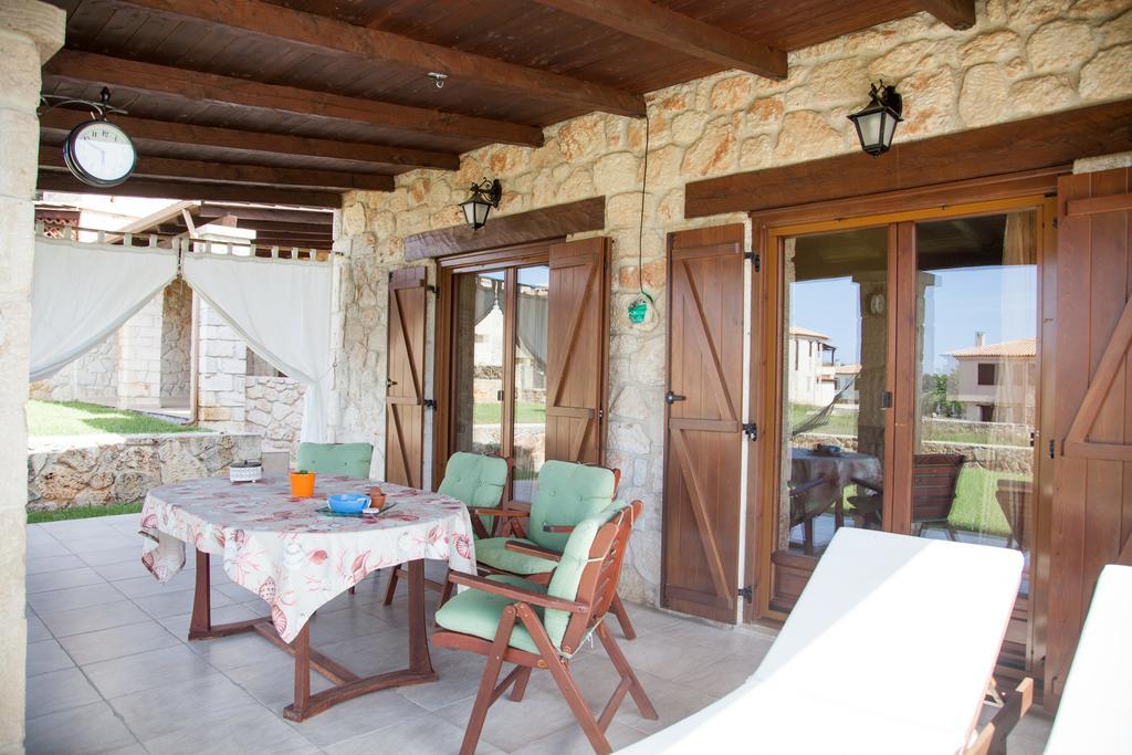Villa Jordan'S Stone House à Siviri Extérieur photo